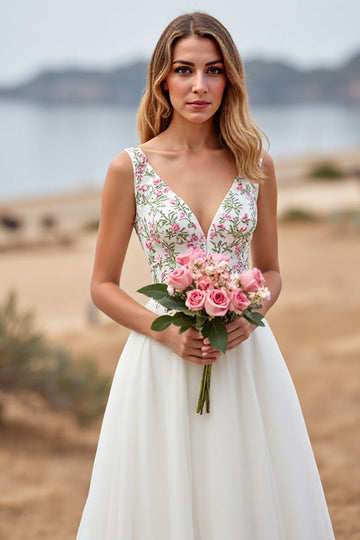 Robe de mariée boho en mousseline de soie blanche avec broderie
